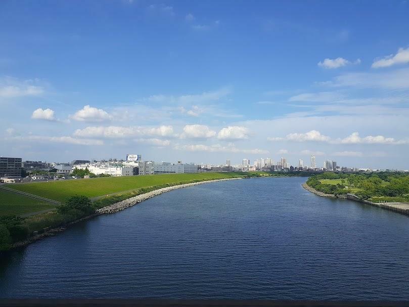 JR埼京線の車内から見た荒川