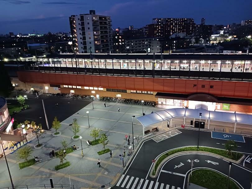 会場の「戸田駅西口駅前広場」