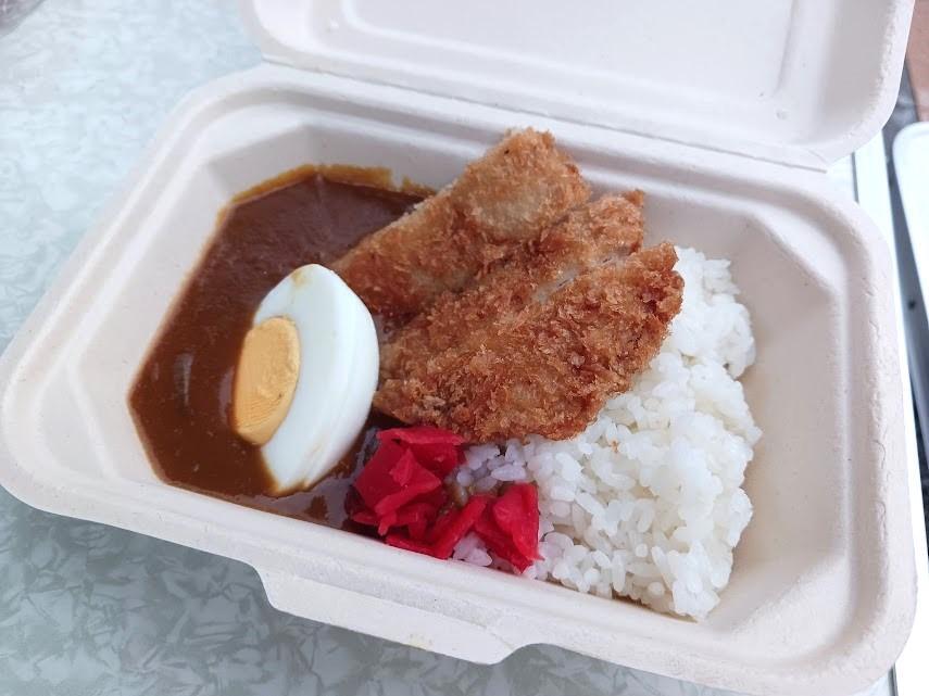 食べやすいサイズに盛られたカレー（2024年9月）