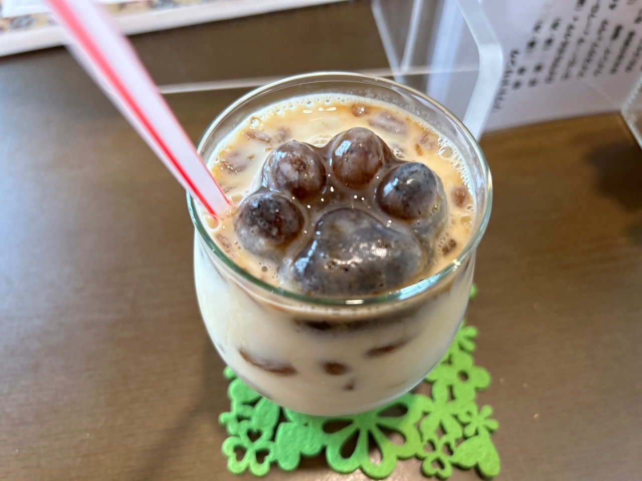 カフェでいただいた肉球コーヒー