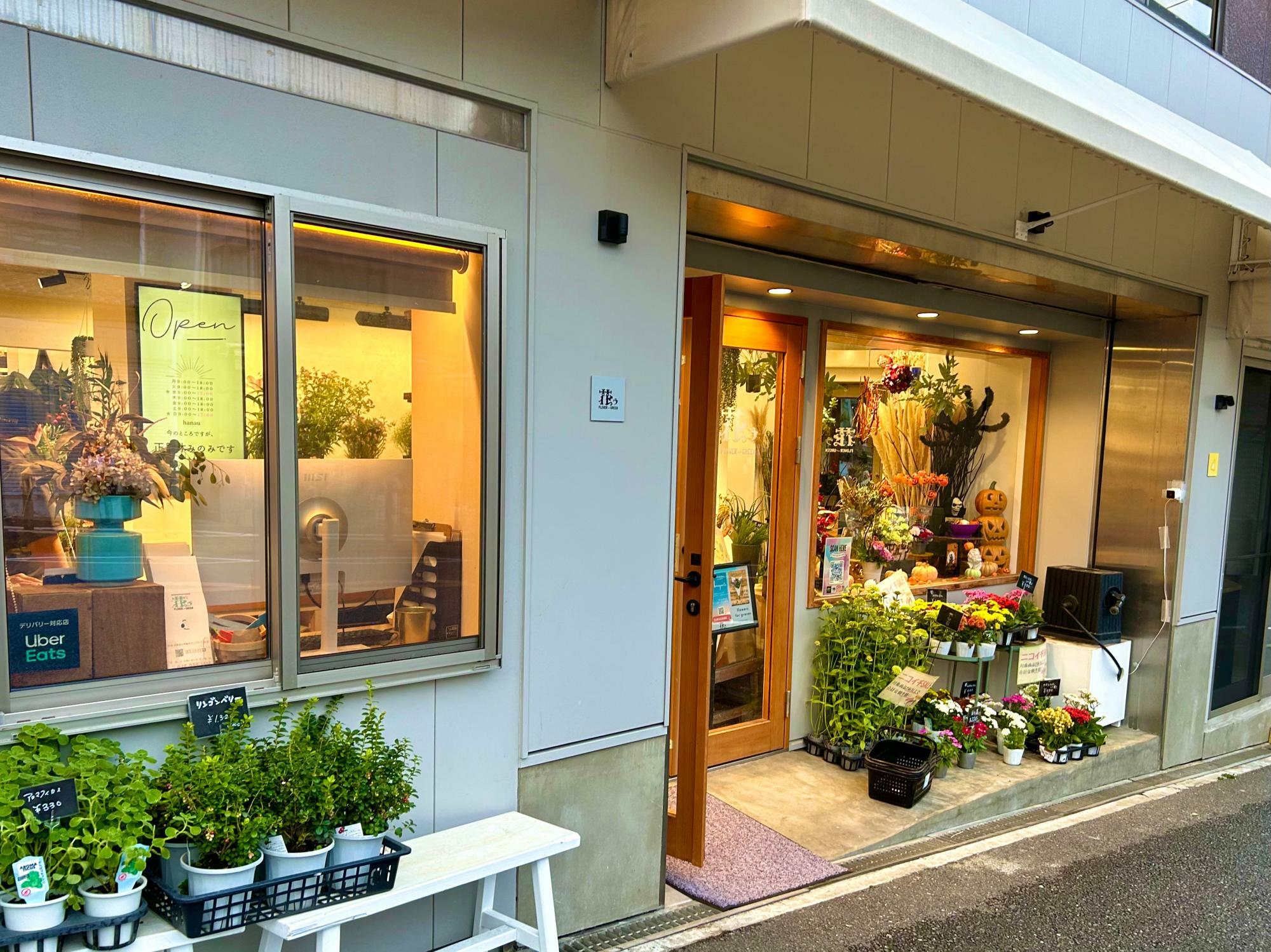 花うの店頭にはおしゃれな秋のお花が揃っています