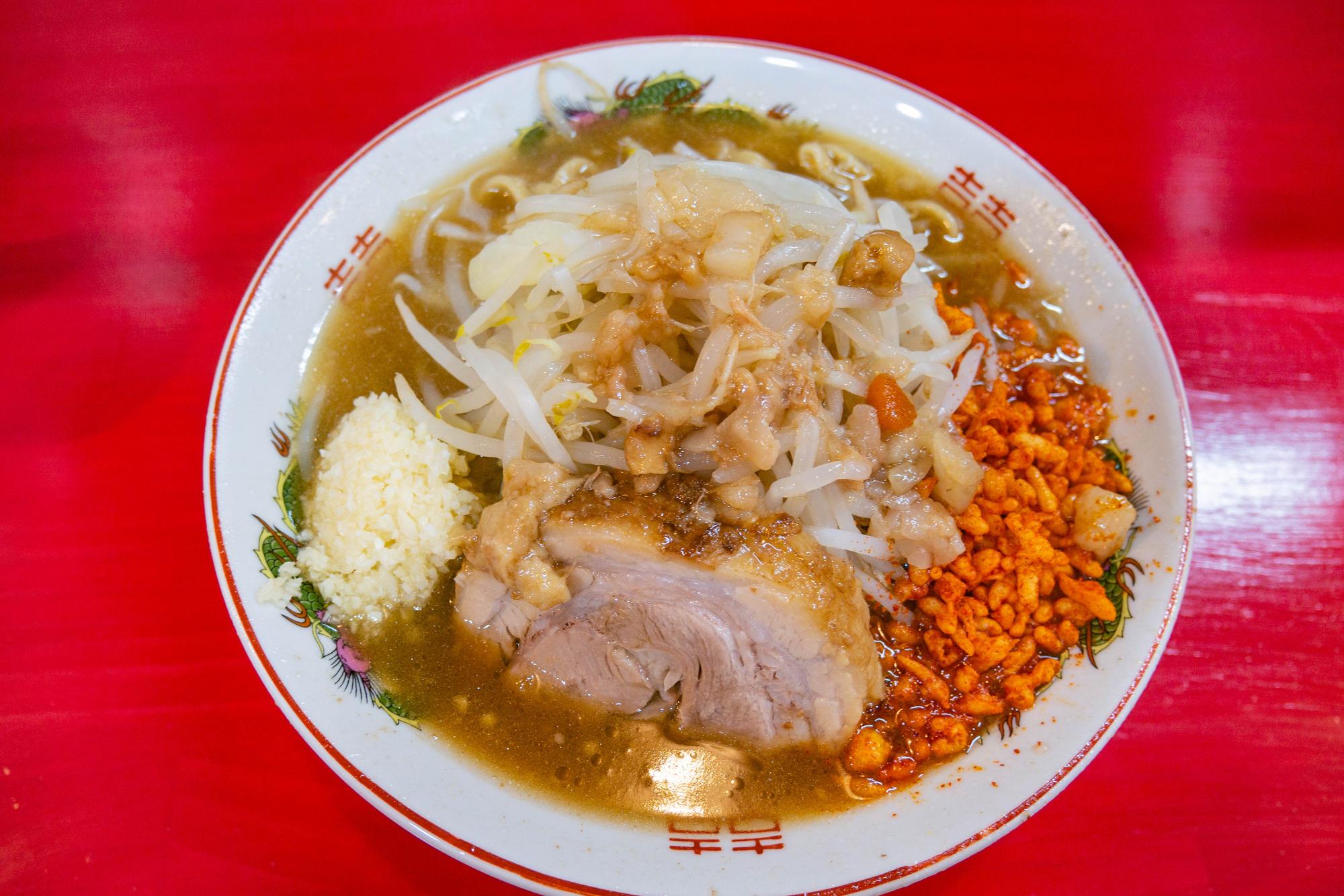 大宮】二郎系ラーメン「鷹の目」： 獨協大学前でも人気のラーメン屋に