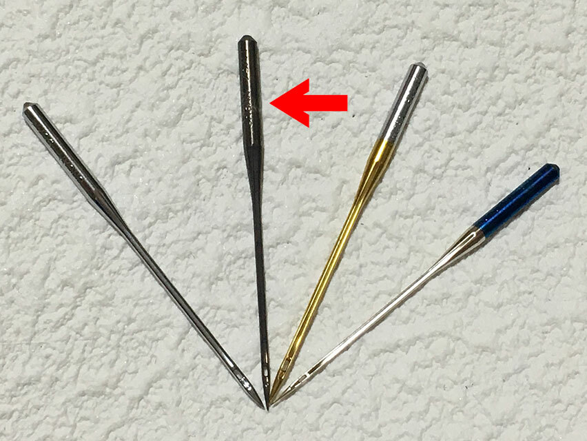 左からレザー針、アンチグルーニードル、チタンニードル、薄地用9番針