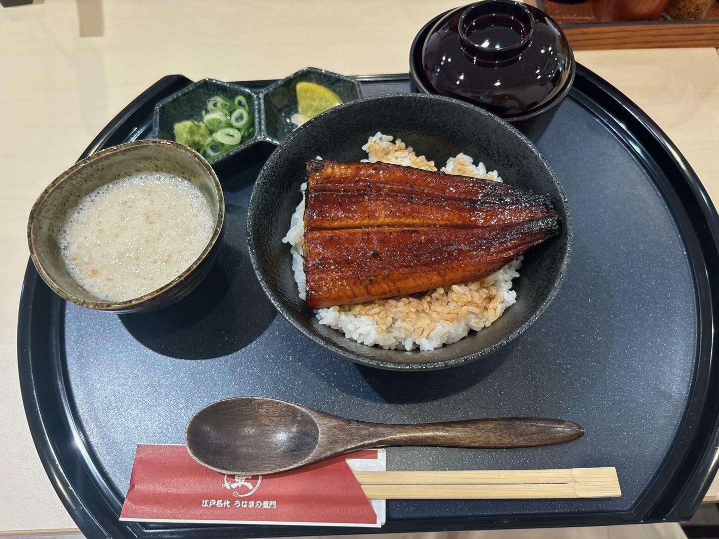 「自然薯うな丼（並）」1,800円(税込)