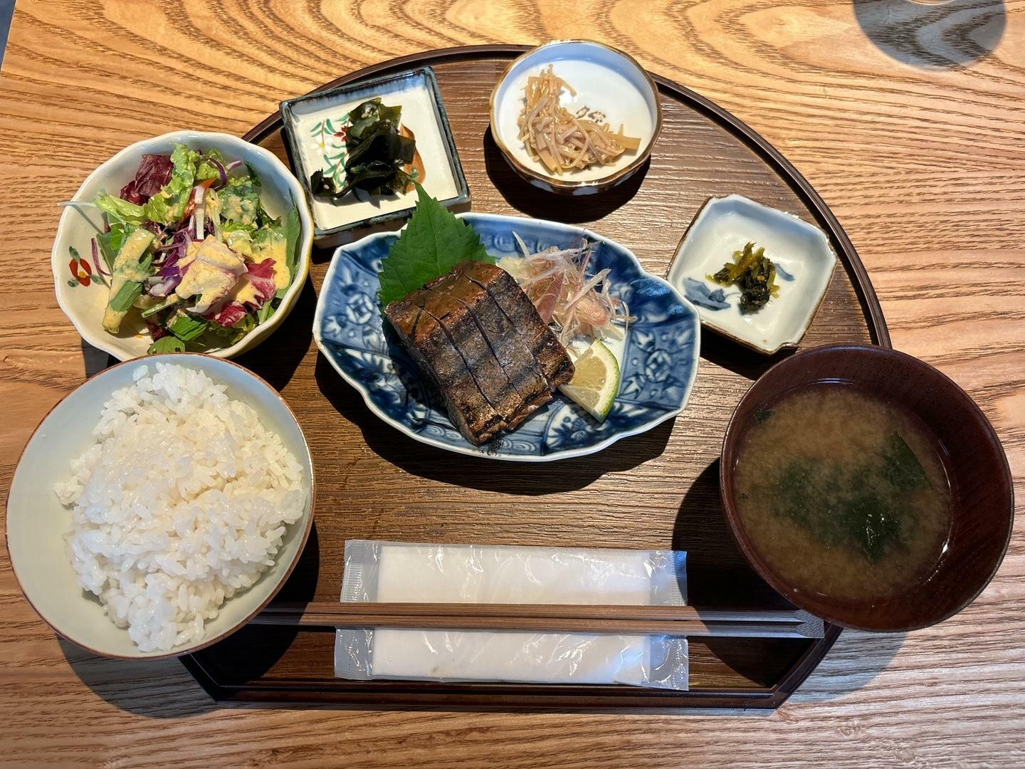 「鰹藁焼き定食」1,300円（税込）