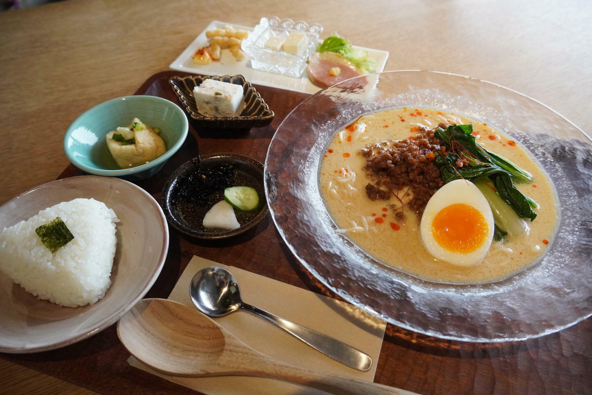 「坦々豆乳素麺（前菜付き）」1,500円