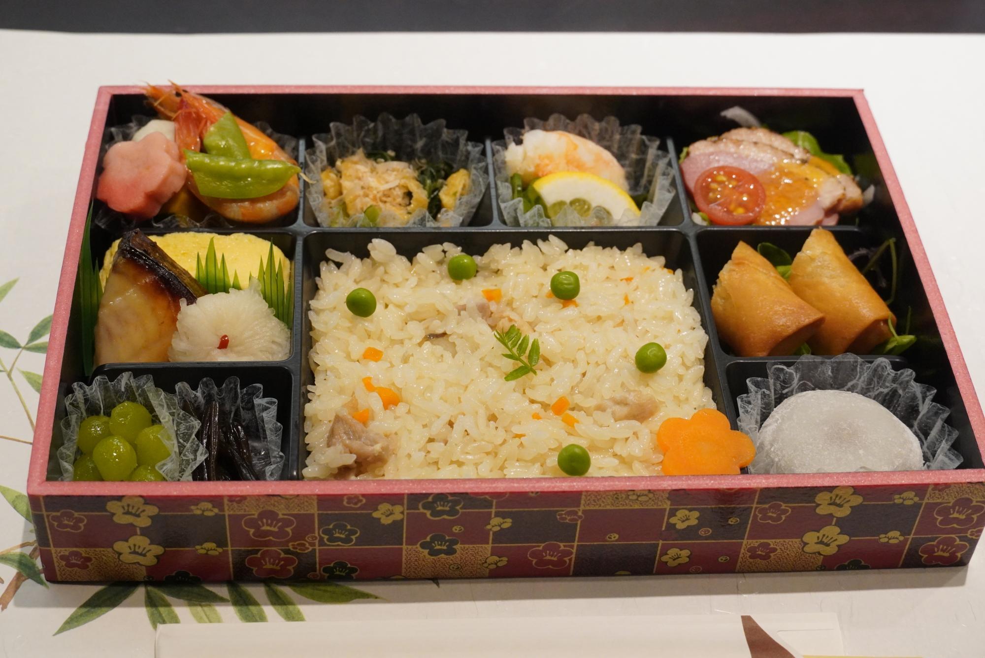 「雪華弁当」持ち帰り2,500円、配達2,600円