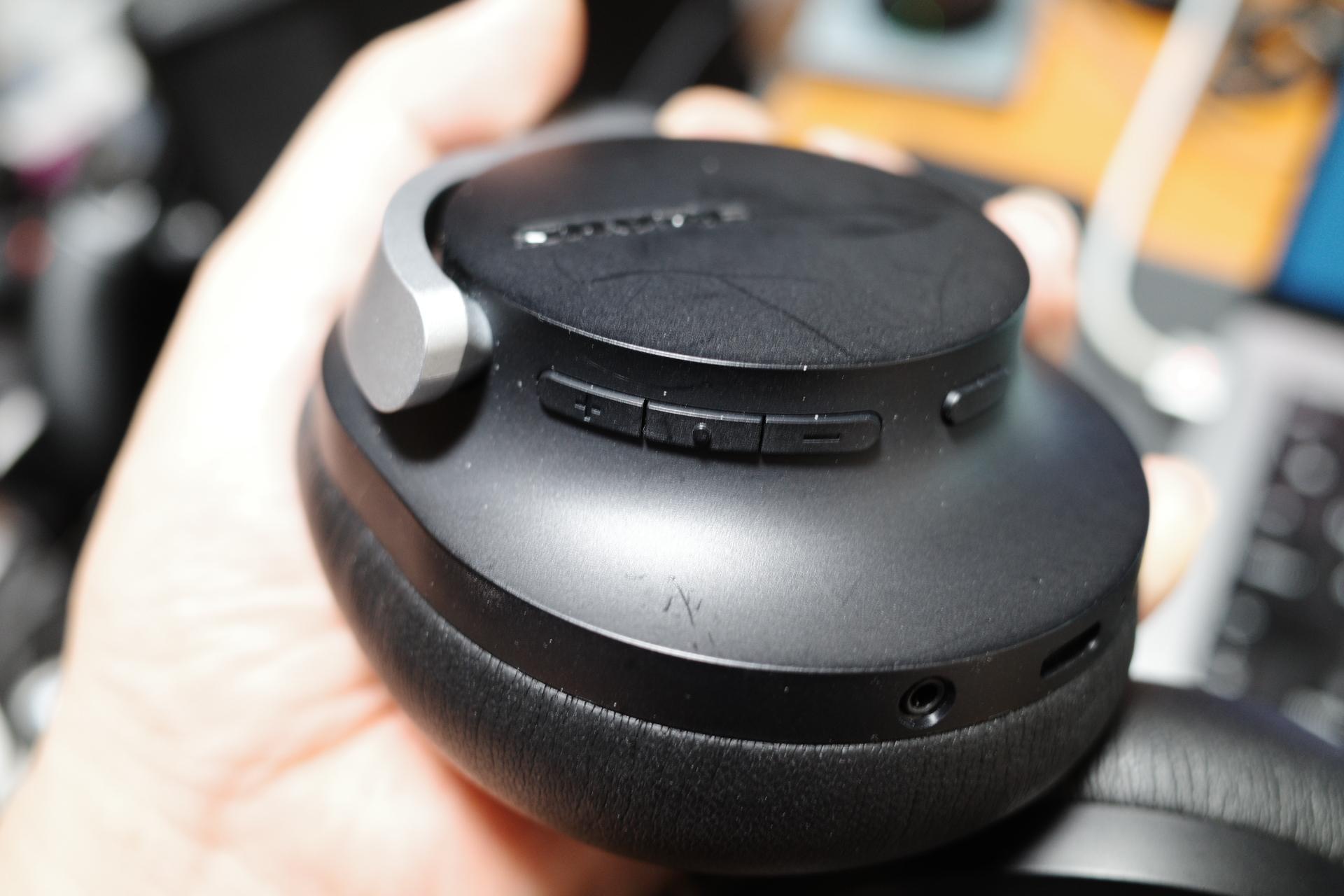 携帯性に優れるSHUREのワイヤレスヘッドホン AONIC40(UZUMAX 携帯性に優れるSHUREのワイヤレスヘッドホン AONIC40(UZUMAX