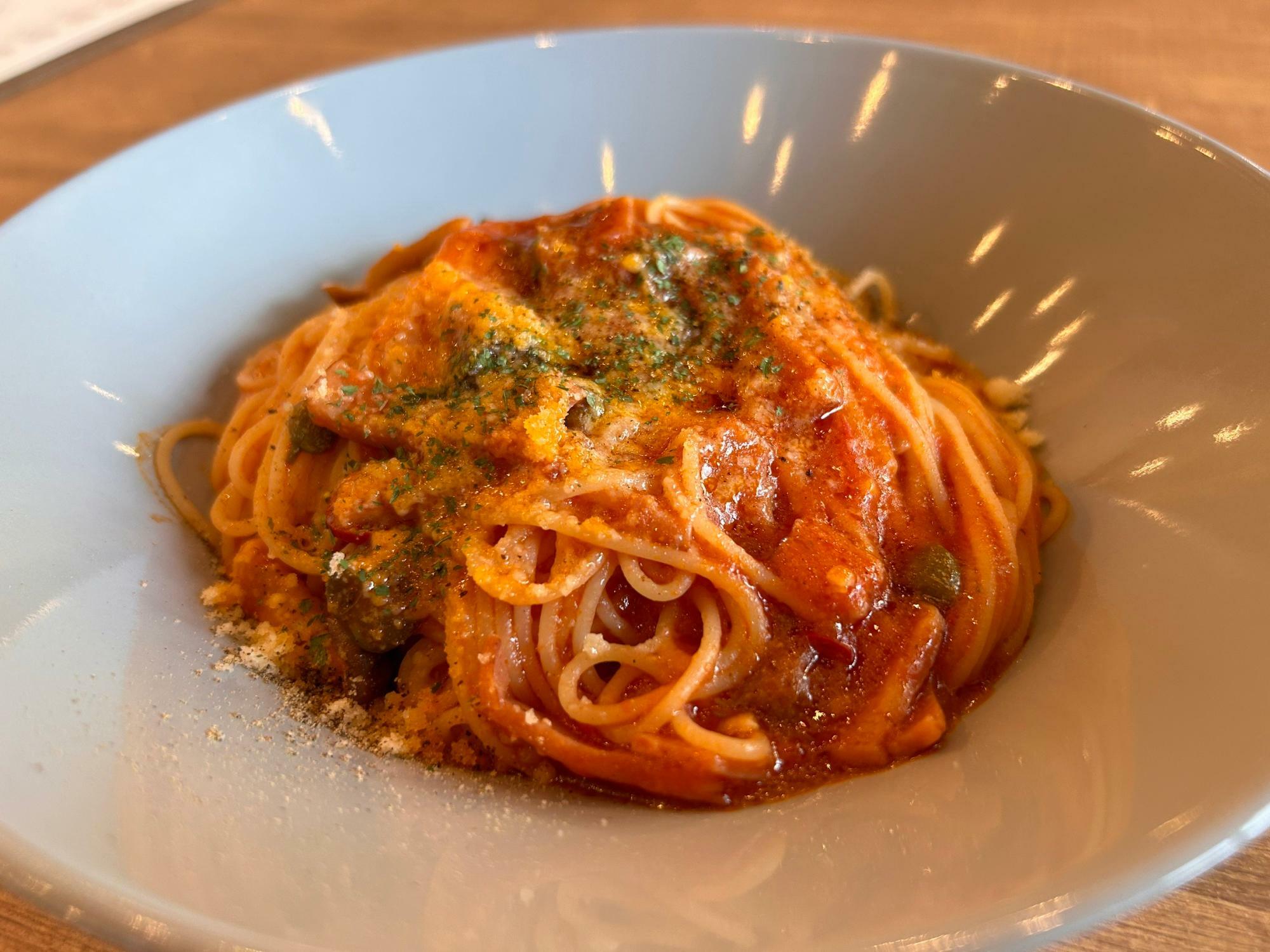 トマトソースパスタ