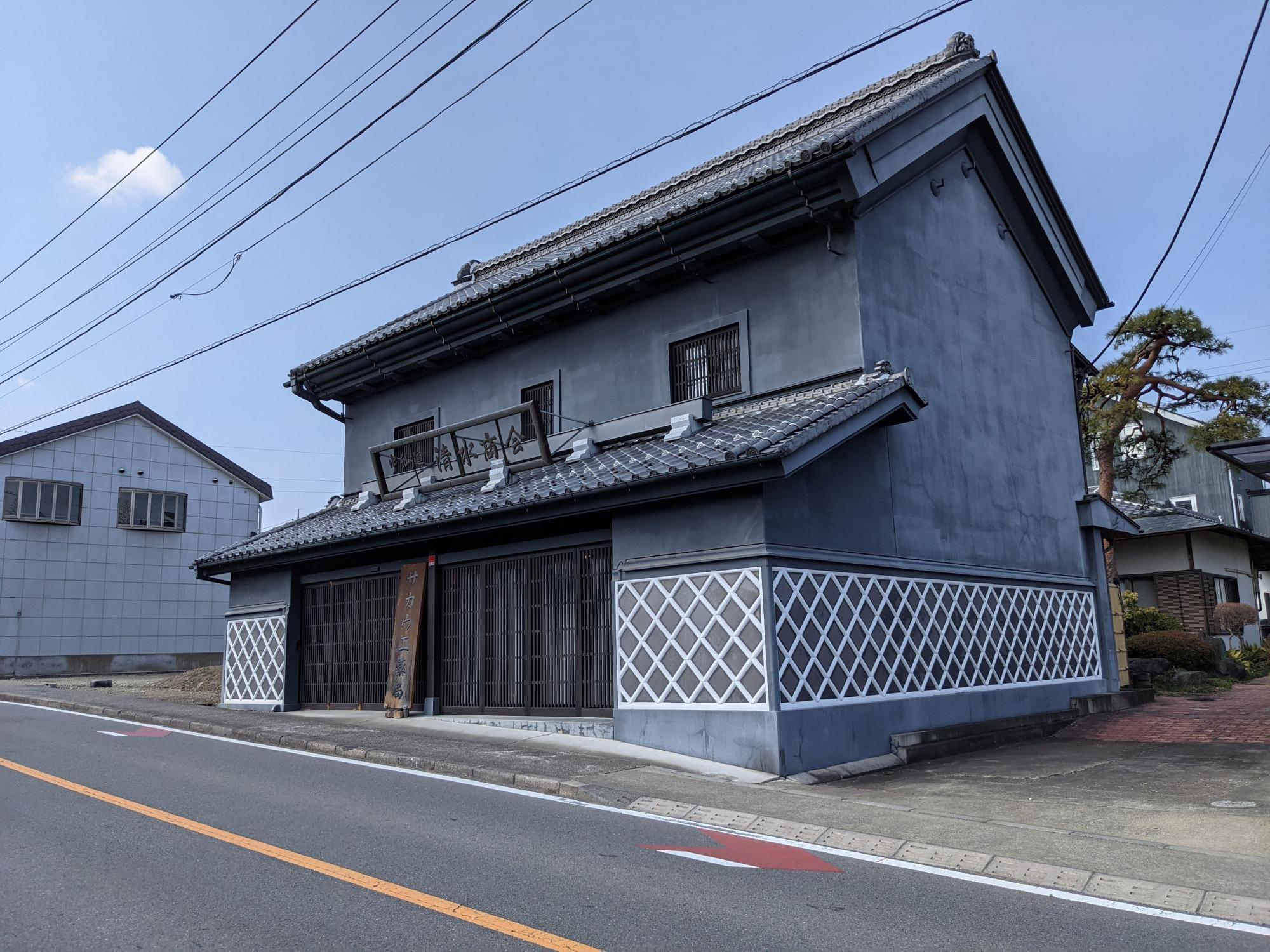 旧中山道沿いの立派な蔵造りの建物