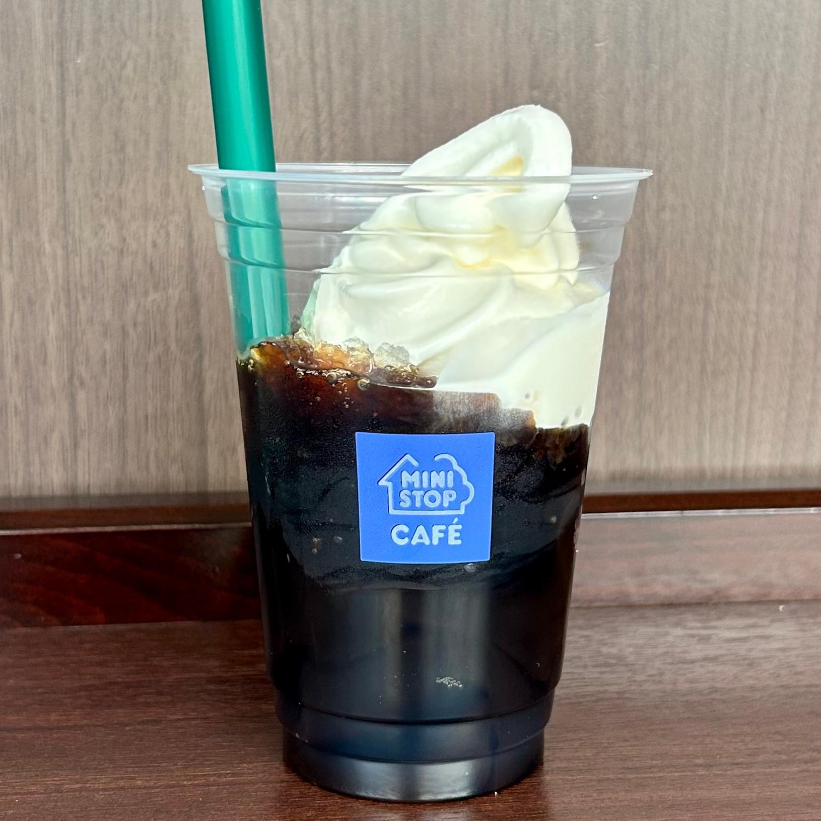 ミニストップ】苦みの強い本格深煎りコーヒーゼリーとミルク ミニストップ】苦みの強い本格深煎りコーヒーゼリーとミルク