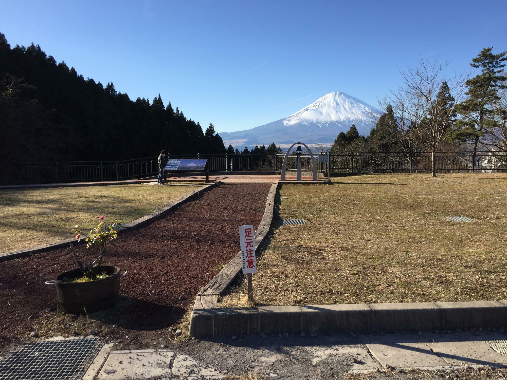 富士山に真直ぐ続く小道が気持ち良い！