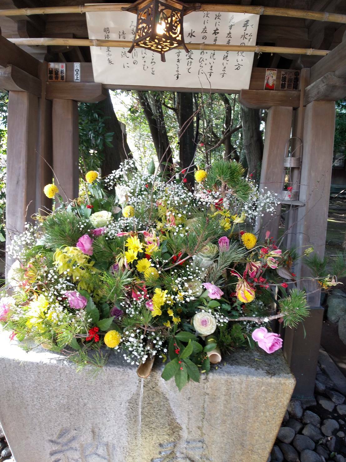 富士市三日市浅間神社の花手水(随時装飾されているようです）