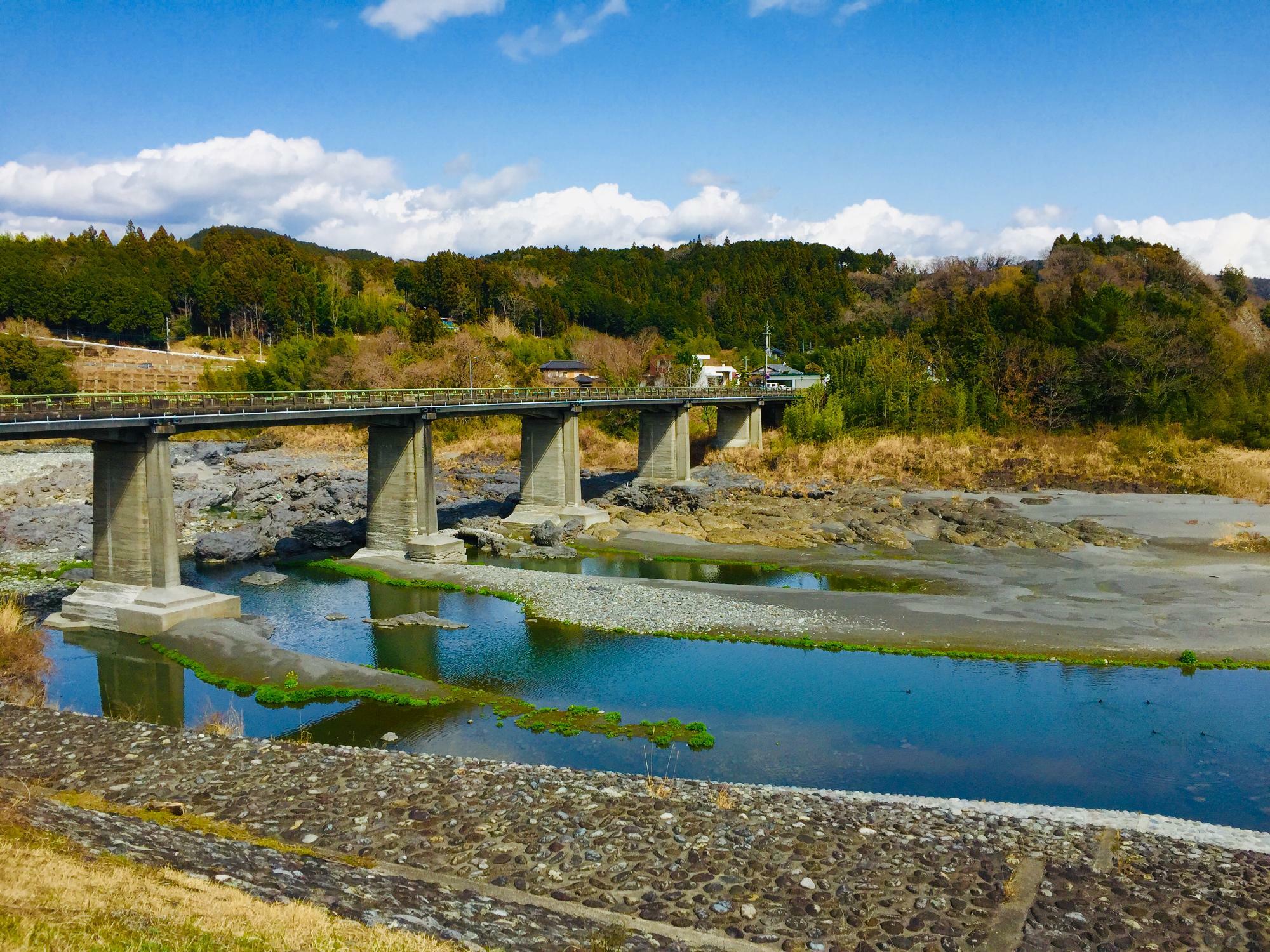 内房橋を望む。景色もきれいです。