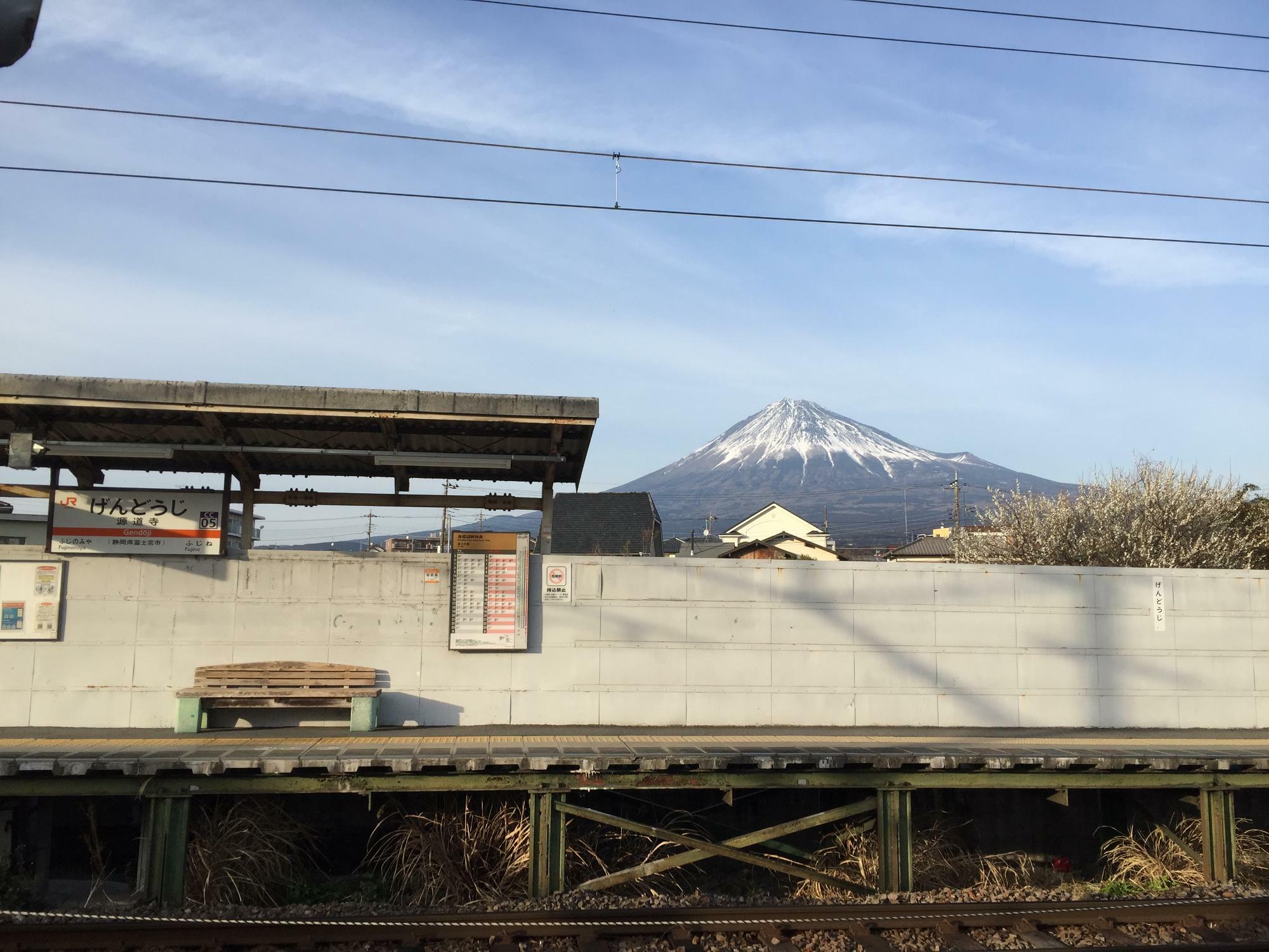 プラットホームからの富士山