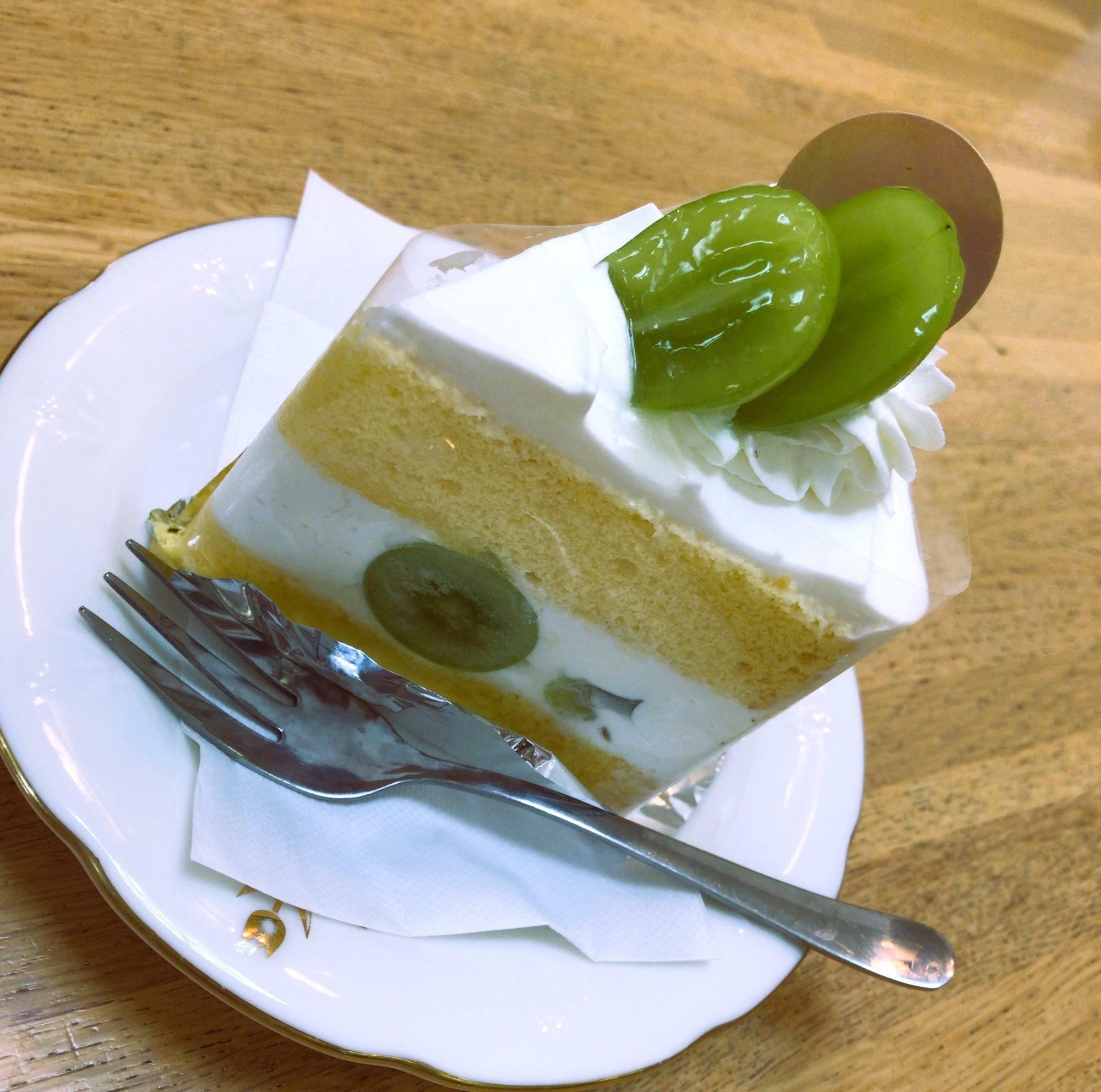 シャインマスカットのショートケーキ（¥450）