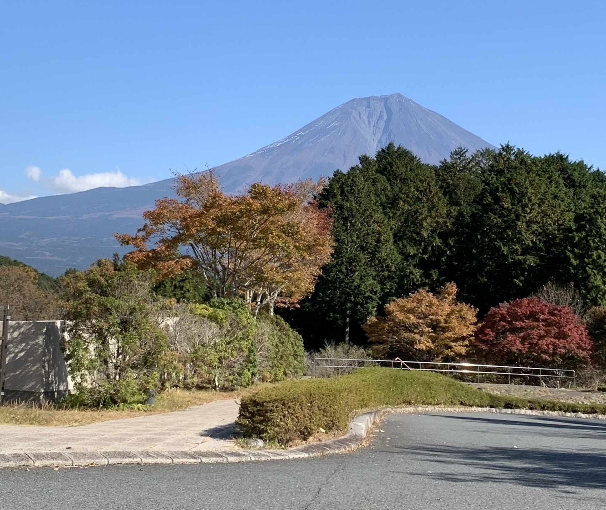 休暇村富士駐車場入口付近