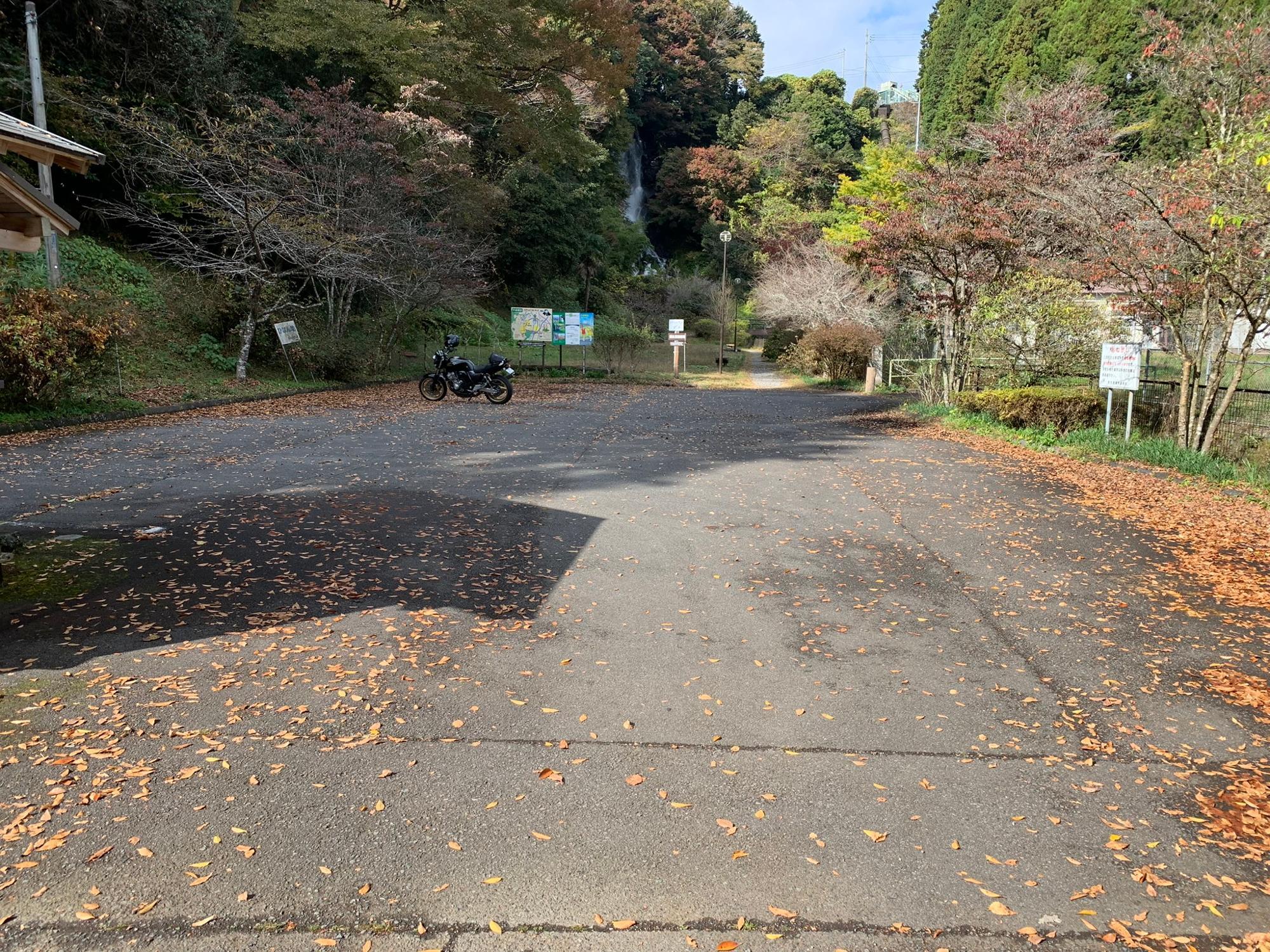 広々とした駐車場