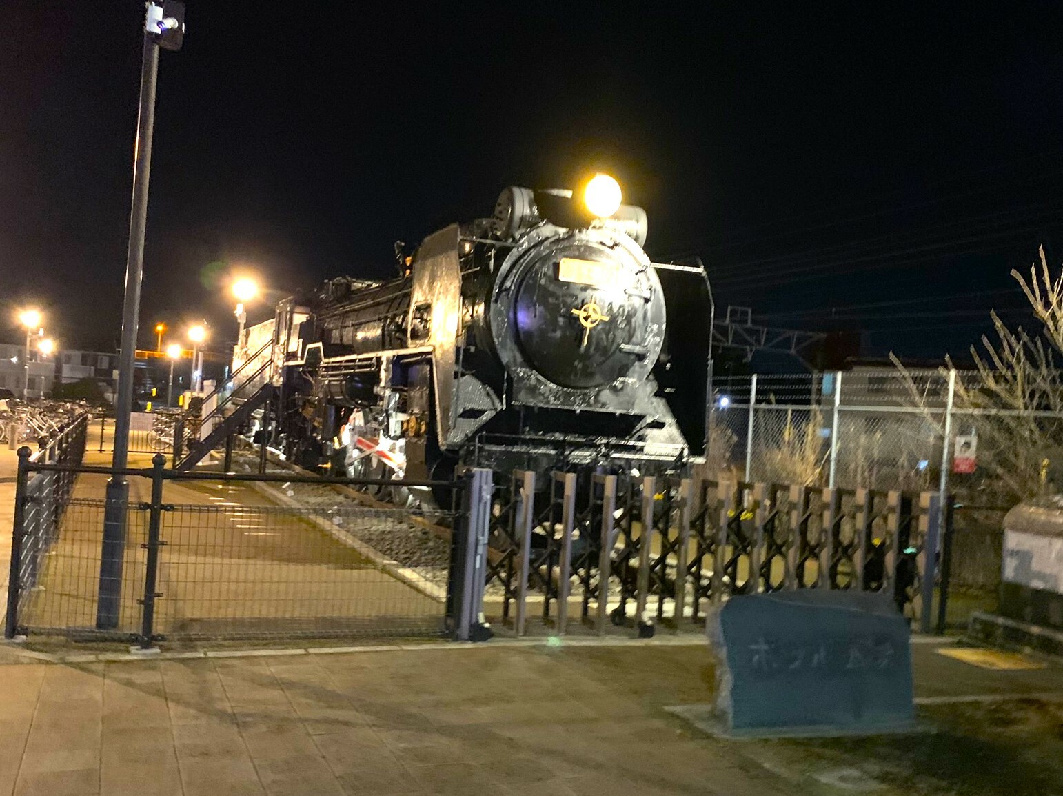 蒸気機関車D5272車両が展示されています