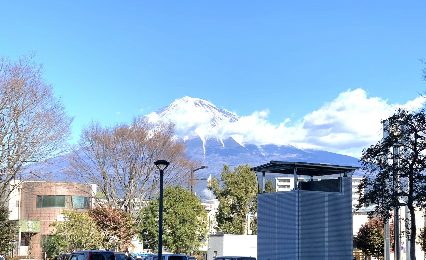 ちょうど市役所から綺麗な富士山が見れました