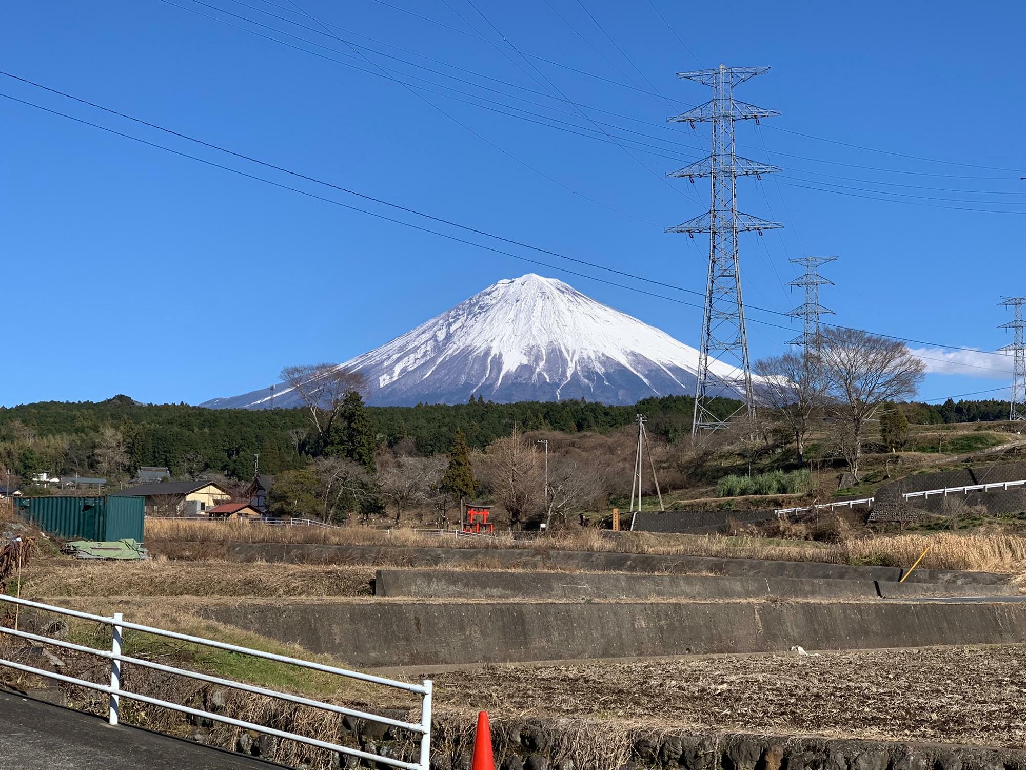 駐車場から望む富士山
