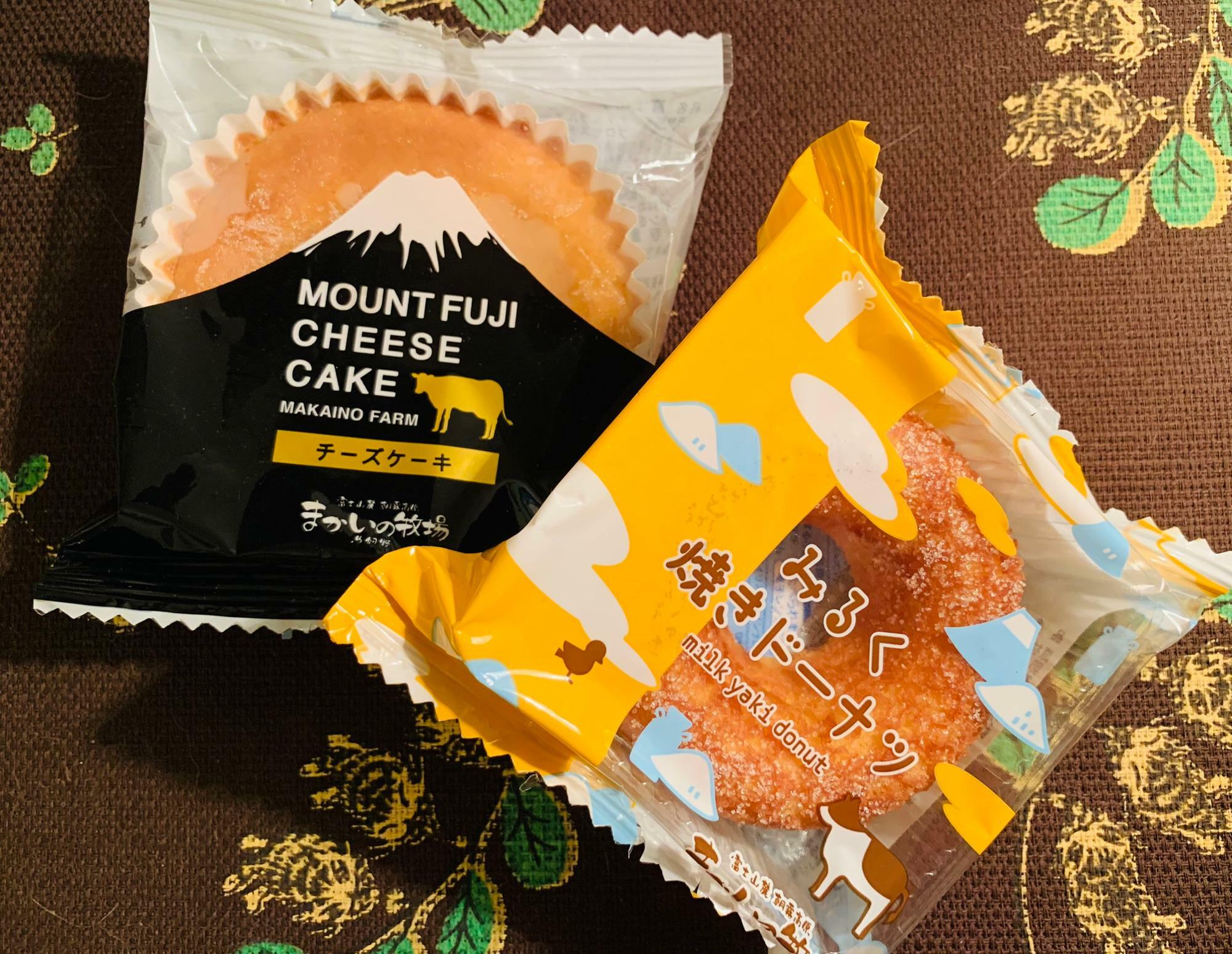富士山チーズケーキミニサイズ』と『みるく焼きドーナツ』を入手