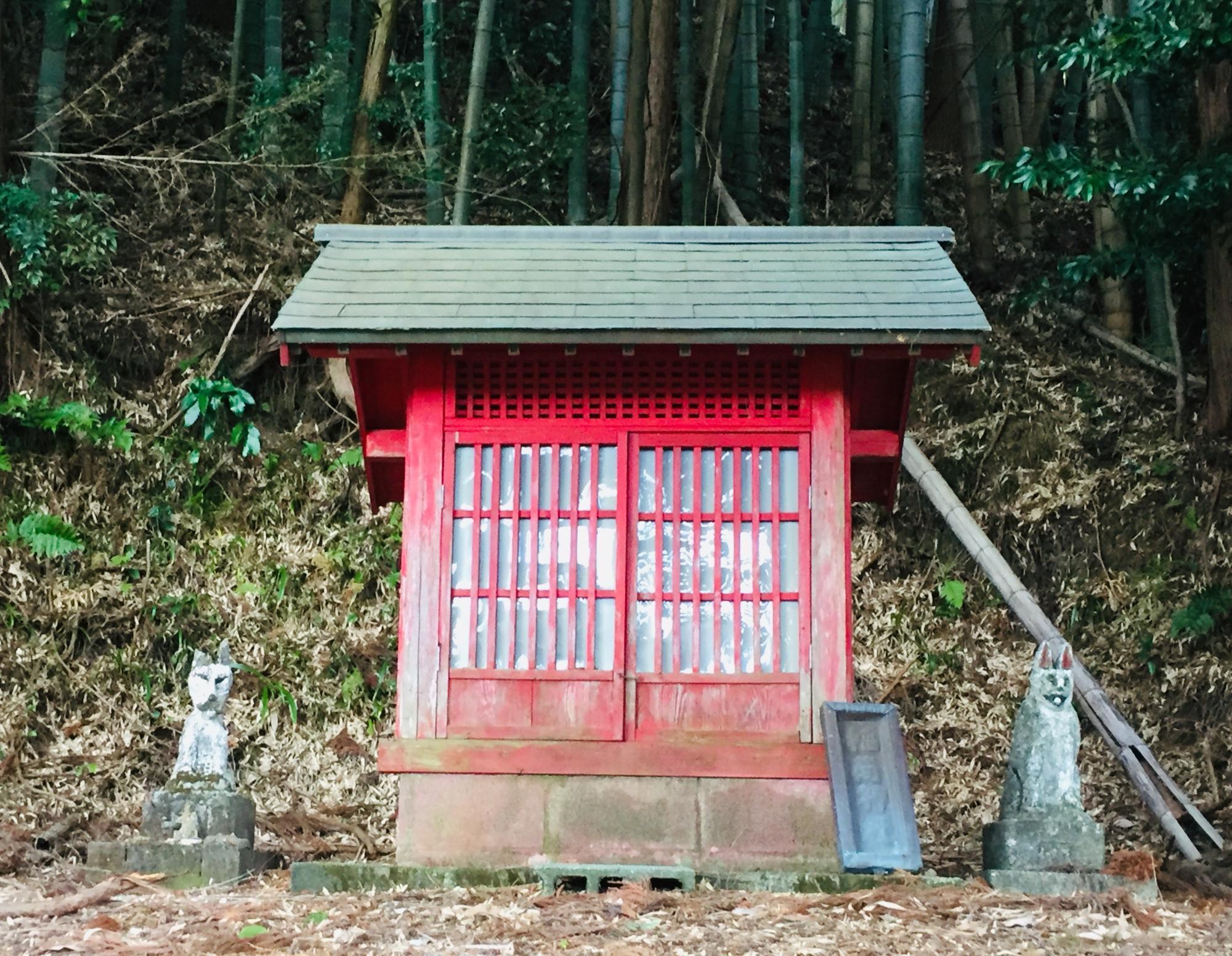 途中、お稲荷さんがありました