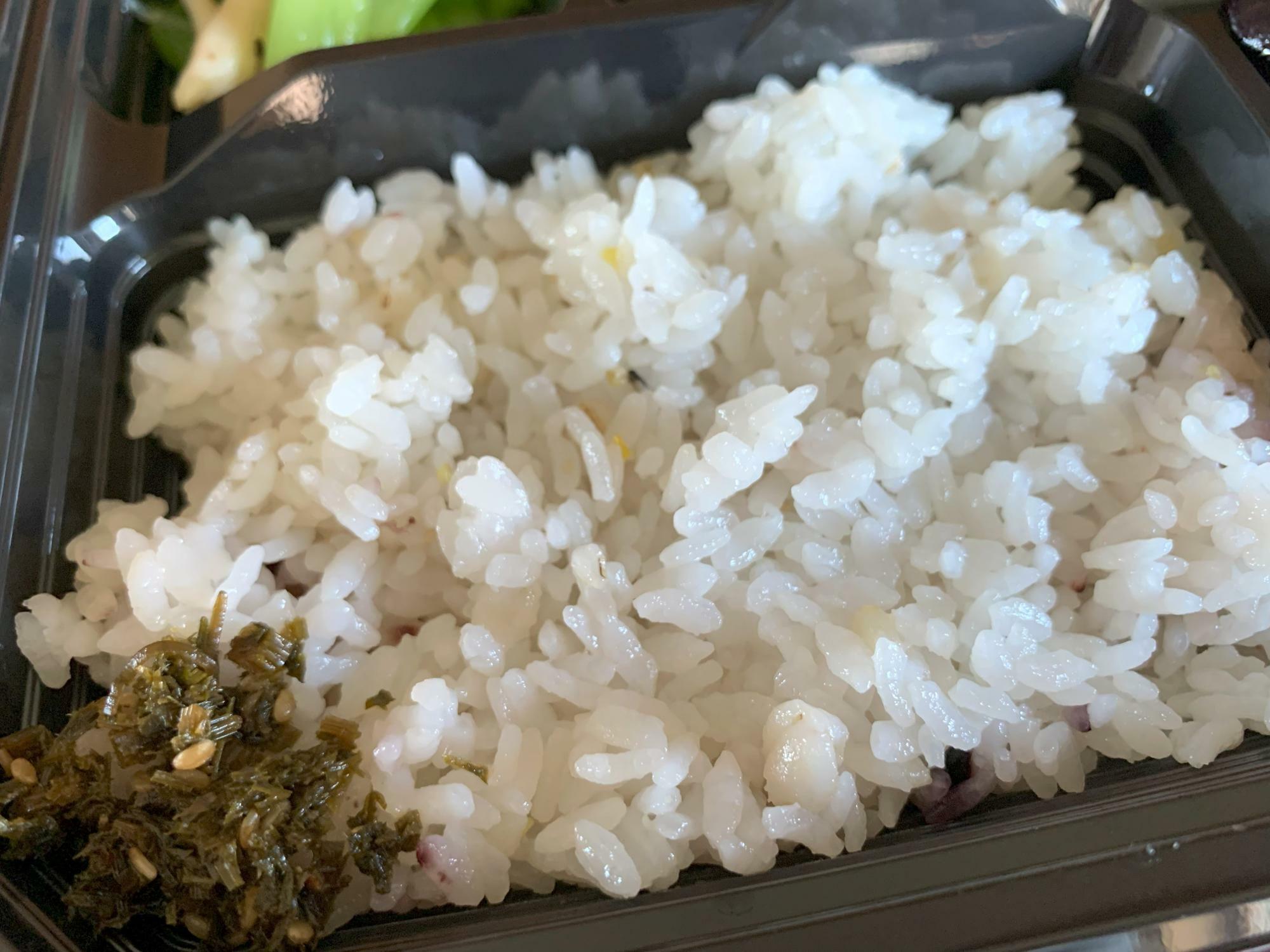 お米は雑穀米で噛むほどに味わいが出ます