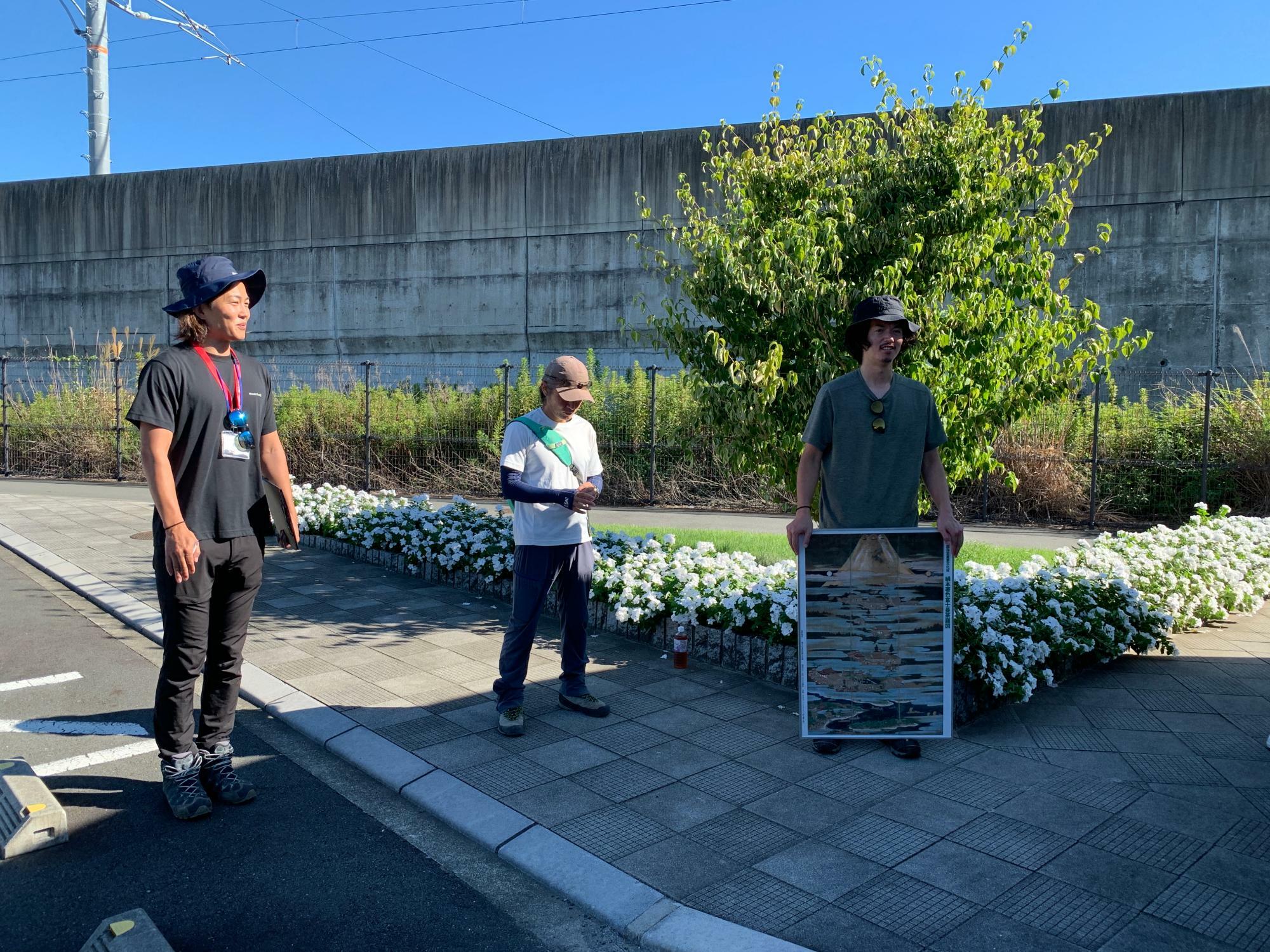 市役所世界遺産課の職員さんとガイドの岩崎さん