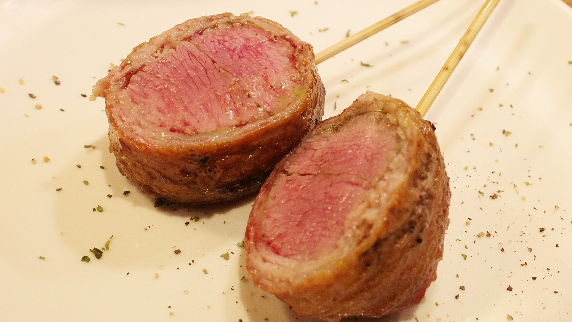 目玉は仔羊の香草焼き。名古屋仕込みの創作焼鳥をフルコースで【りょう