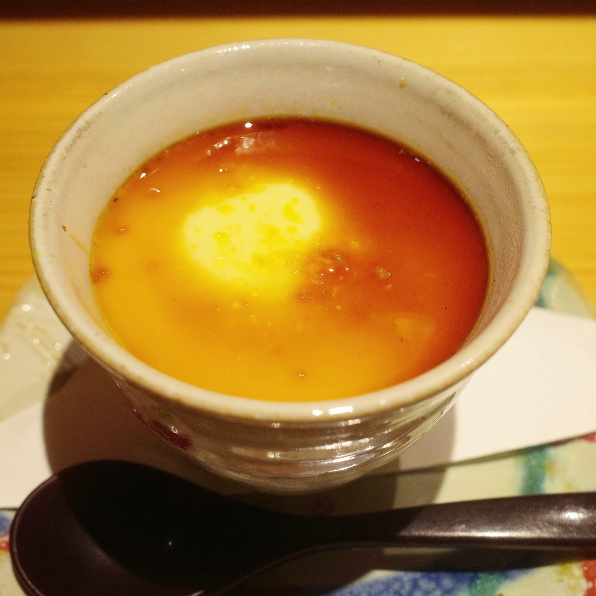 鶏スープの玉子とじ。茶碗蒸しに似たやさしい味わい