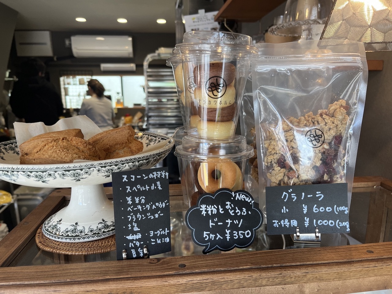 米粉の他に豆乳や特別な小麦粉を使ったお菓子が並びます