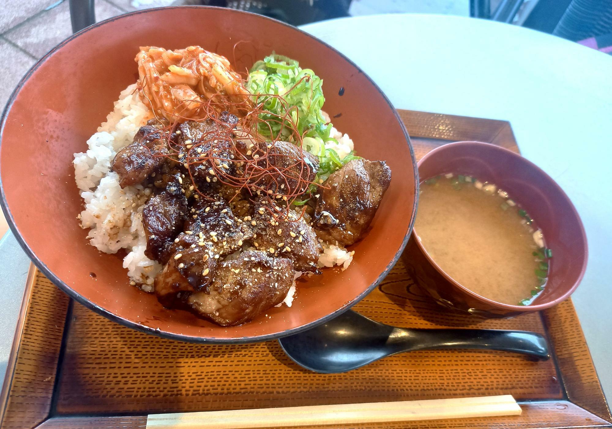 ぼつ焼き丼（820円）