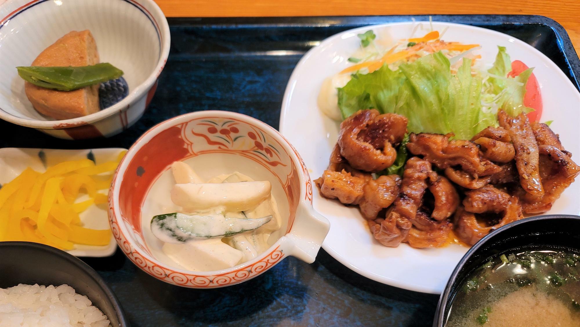 黒豚もつ焼定食（1,200円）