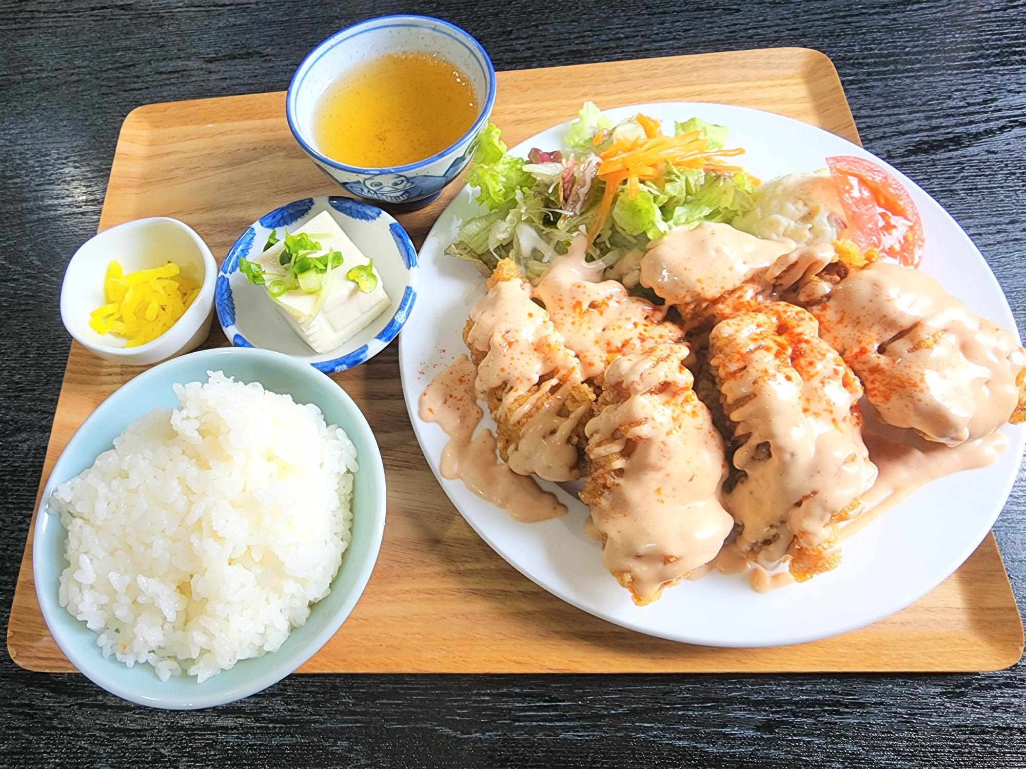 ランチ「鶏のからあげ」税込950円。