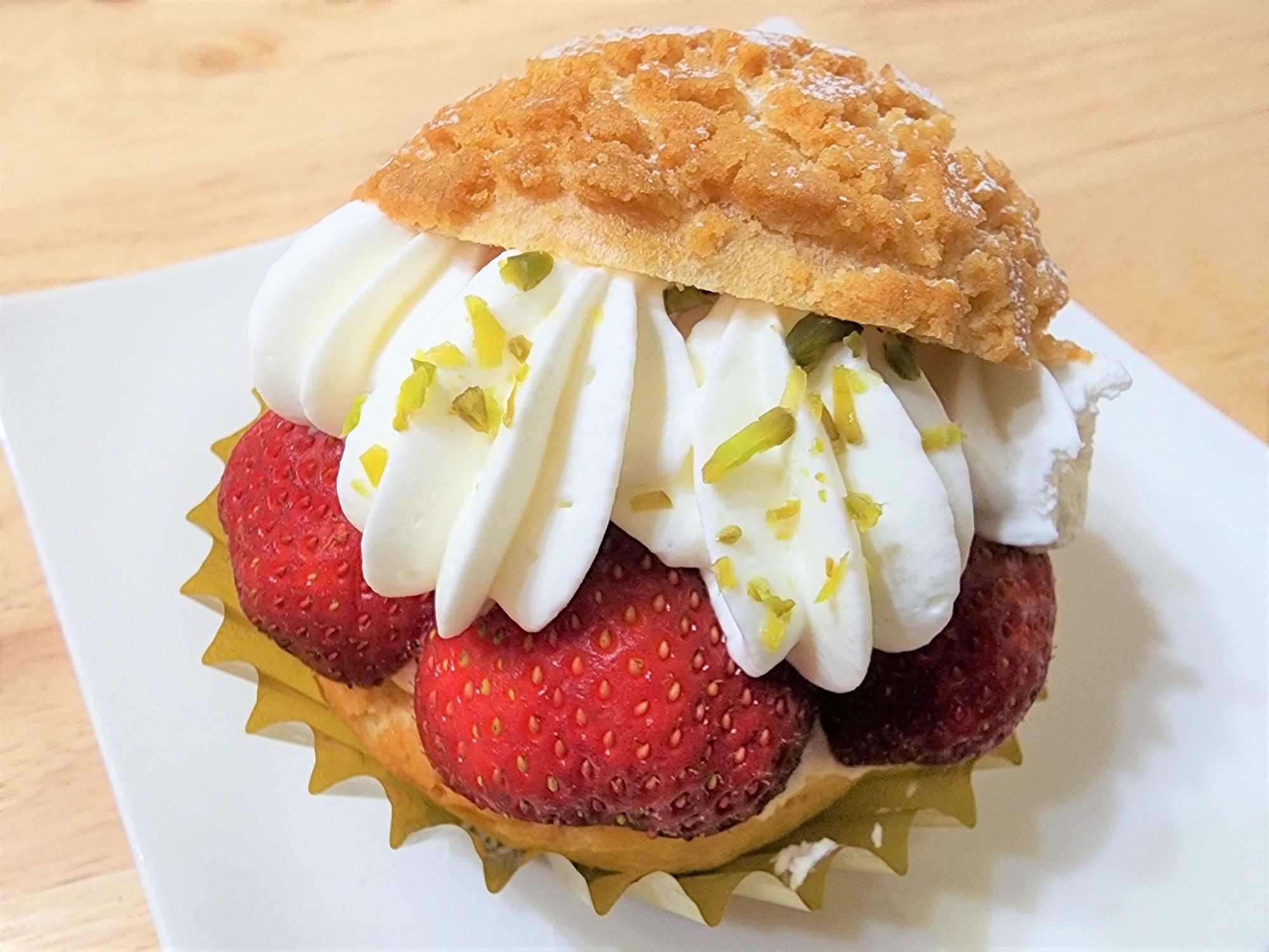 2023年5月31日（水）に閉店予定となっている「洋菓子店 ロワゾー・ブリュー」の「苺のシュークリーム」。