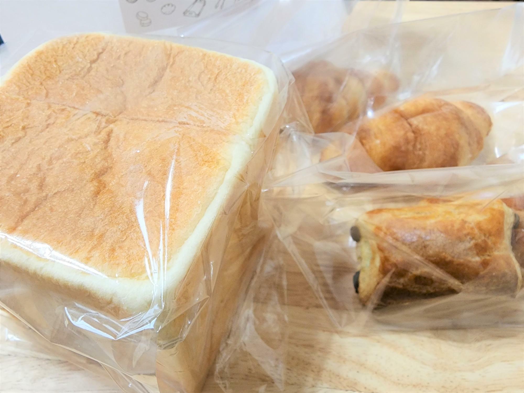 「TOWN BAKERY 徳島店」で購入したパン。