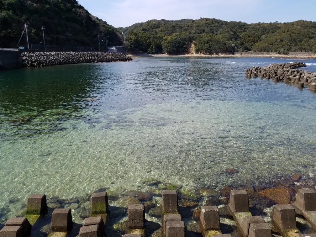海陽町にある竹ヶ島の透き通った海。