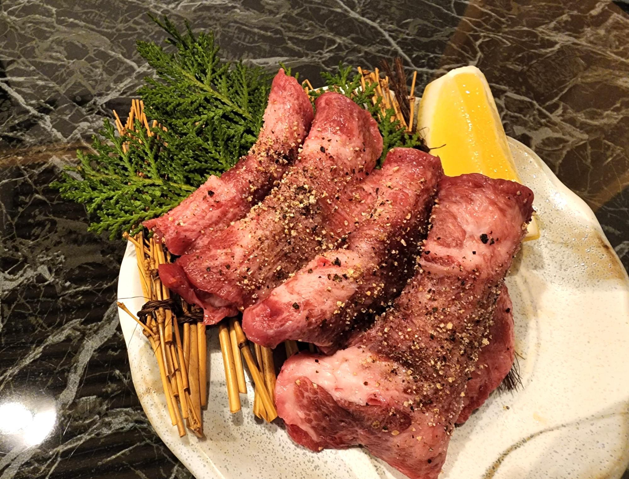 「焼肉 凪 -なぎさ-」黒毛和牛 極上牛タン。