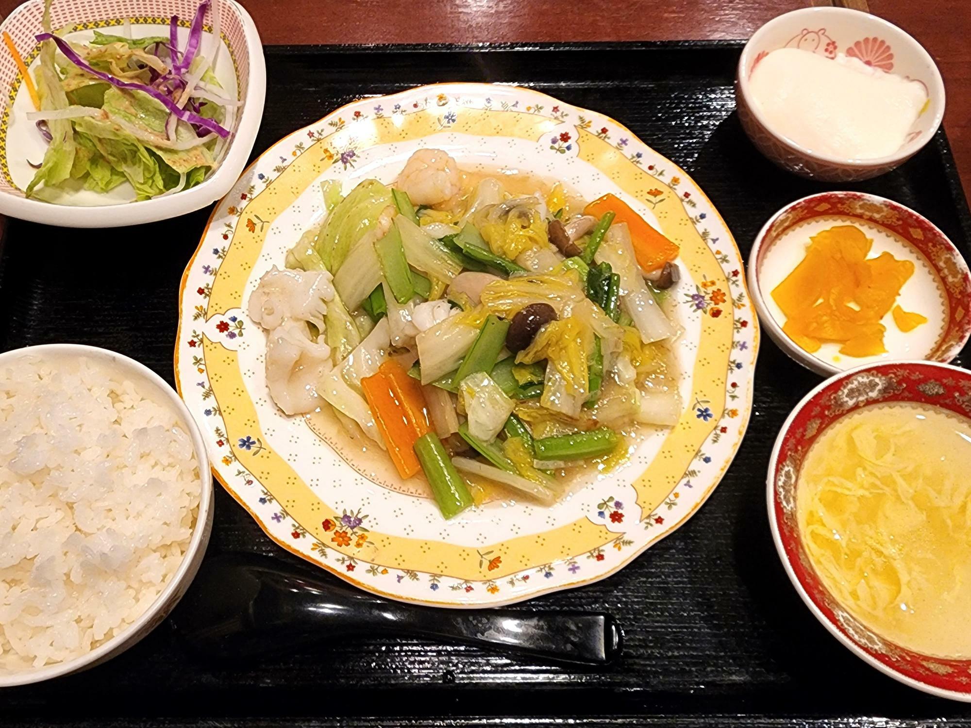 中国料理「味仙」八宝菜ランチ。