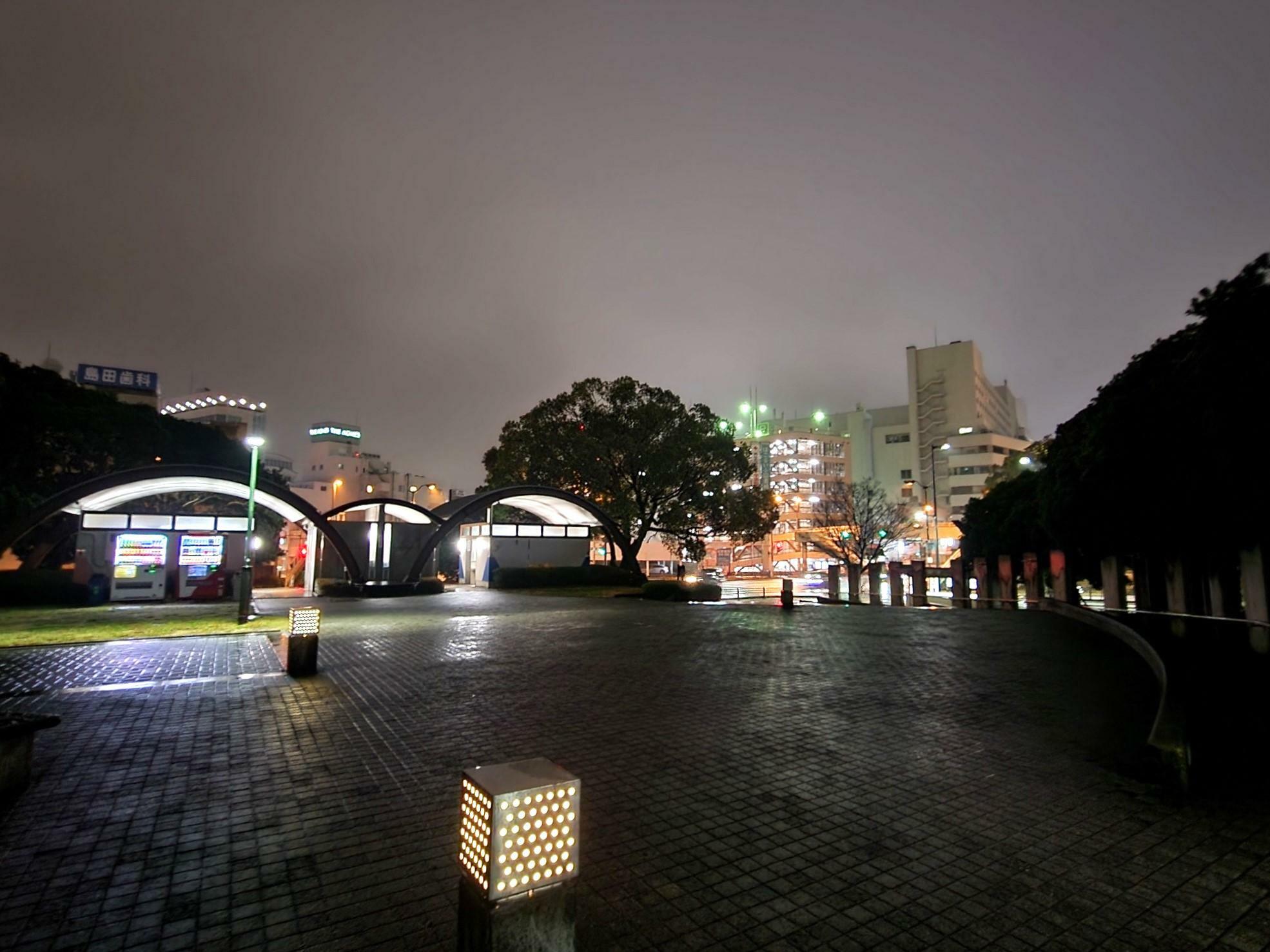 「ハルハナ2024」イベント会場、藍場浜公園・あわぎんホール横の御成婚広場。