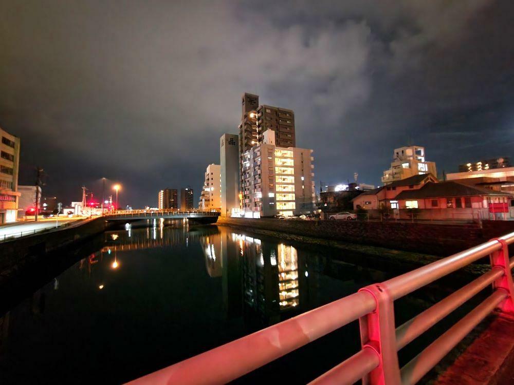 「助任橋」から見た徳島市内の風景。