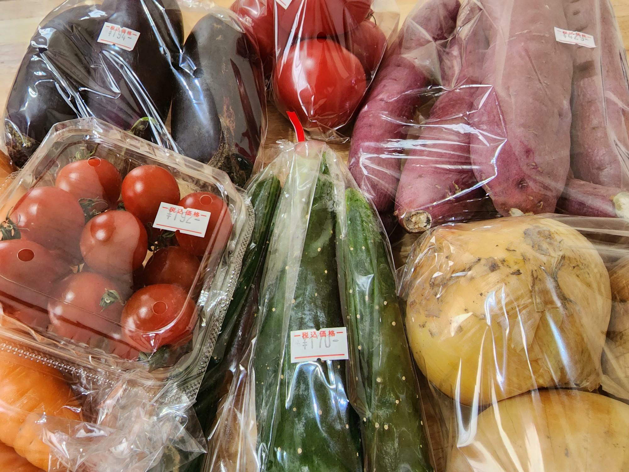 「セブン-イレブン 徳島金沢１丁目店」で購入した徳島県産野菜。