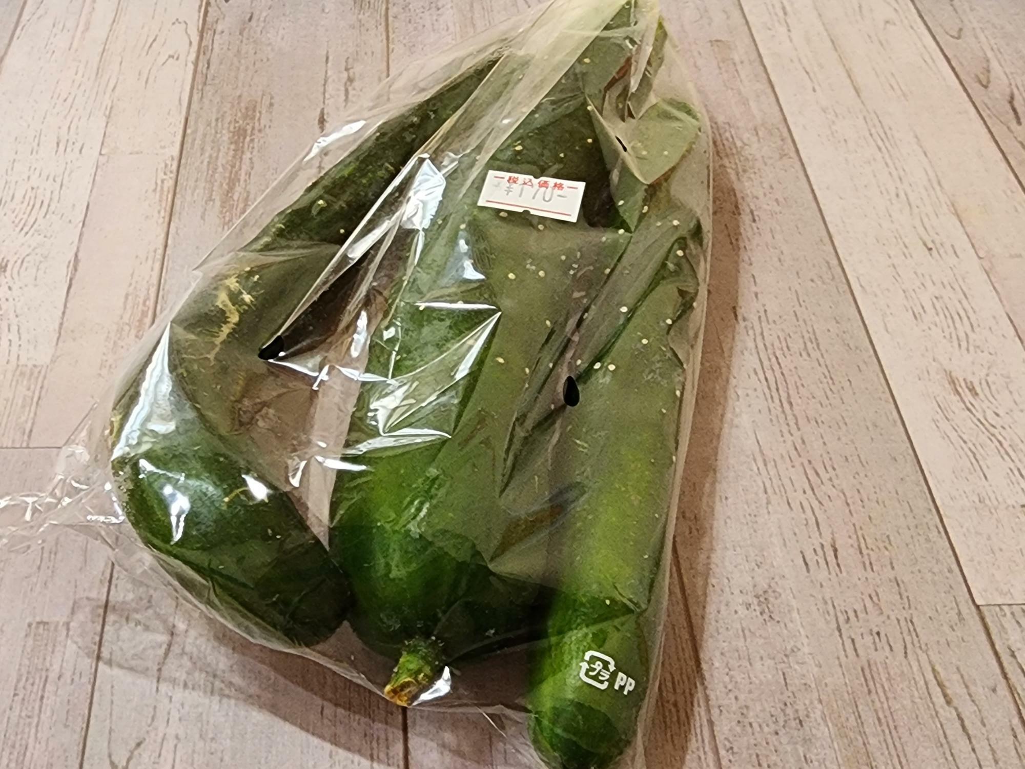 「セブン-イレブン 徳島金沢１丁目店」で購入した徳島県産野菜「きゅうり」。