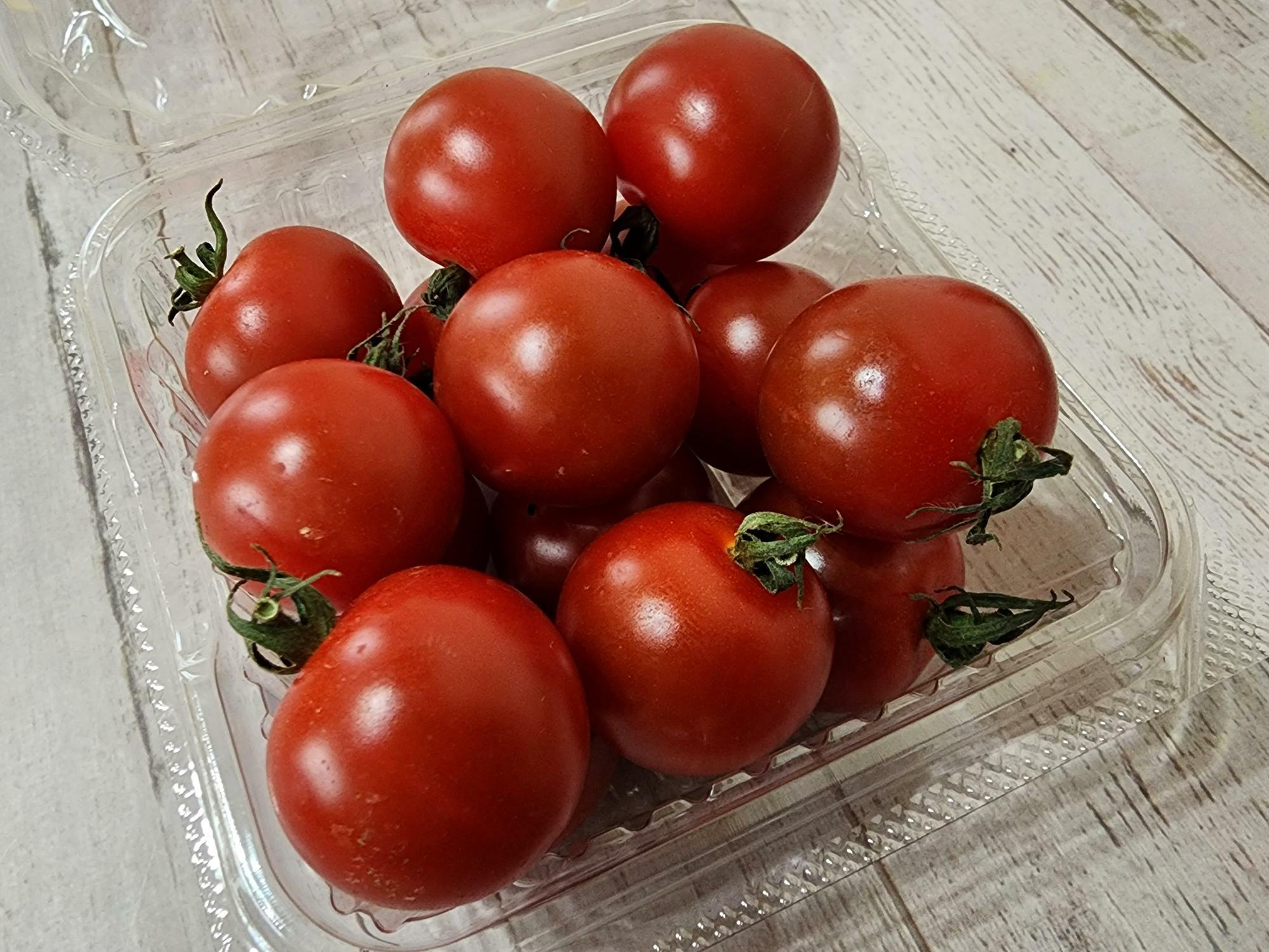 「セブン-イレブン 徳島金沢１丁目店」で購入した徳島県産野菜「トマト」。