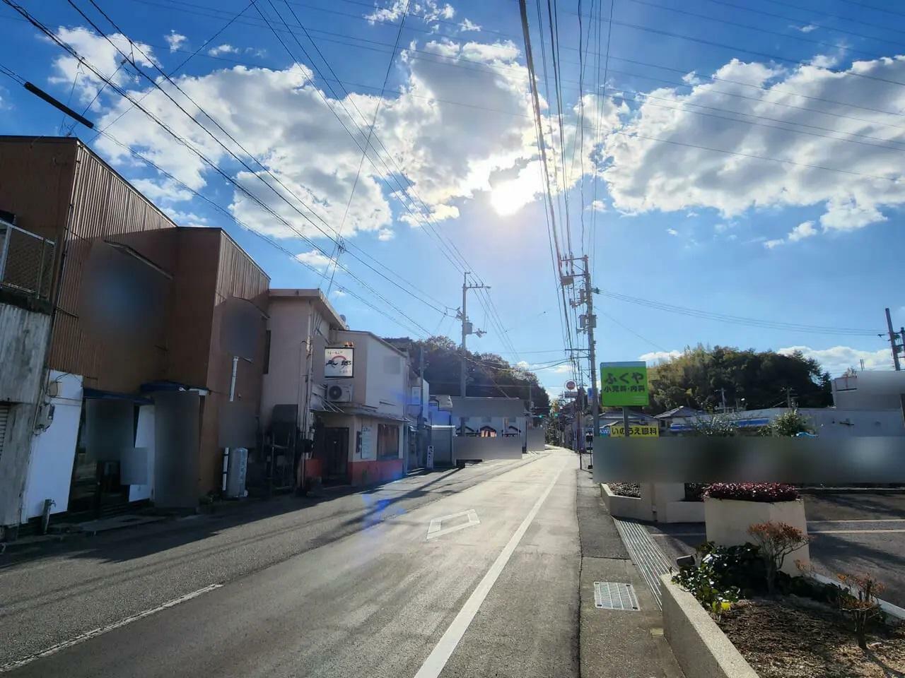 地元住民を中心に愛され続けていた居酒屋「玉郎 八万店」店舗外観＆周辺環境。※2023年12月撮影。