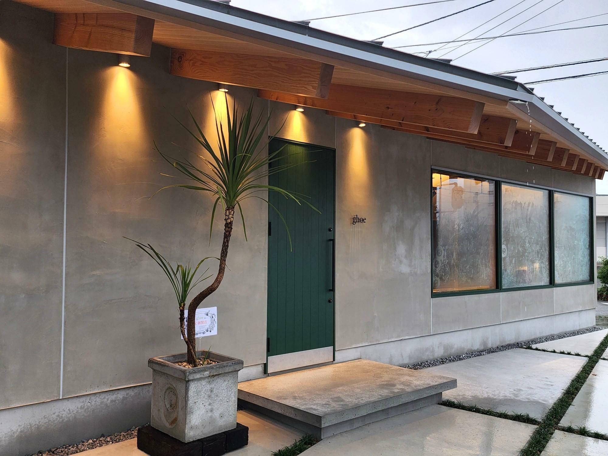 徳島市中島田に移転オープンした革工房「ghoe（ゴエ）」店舗外観。