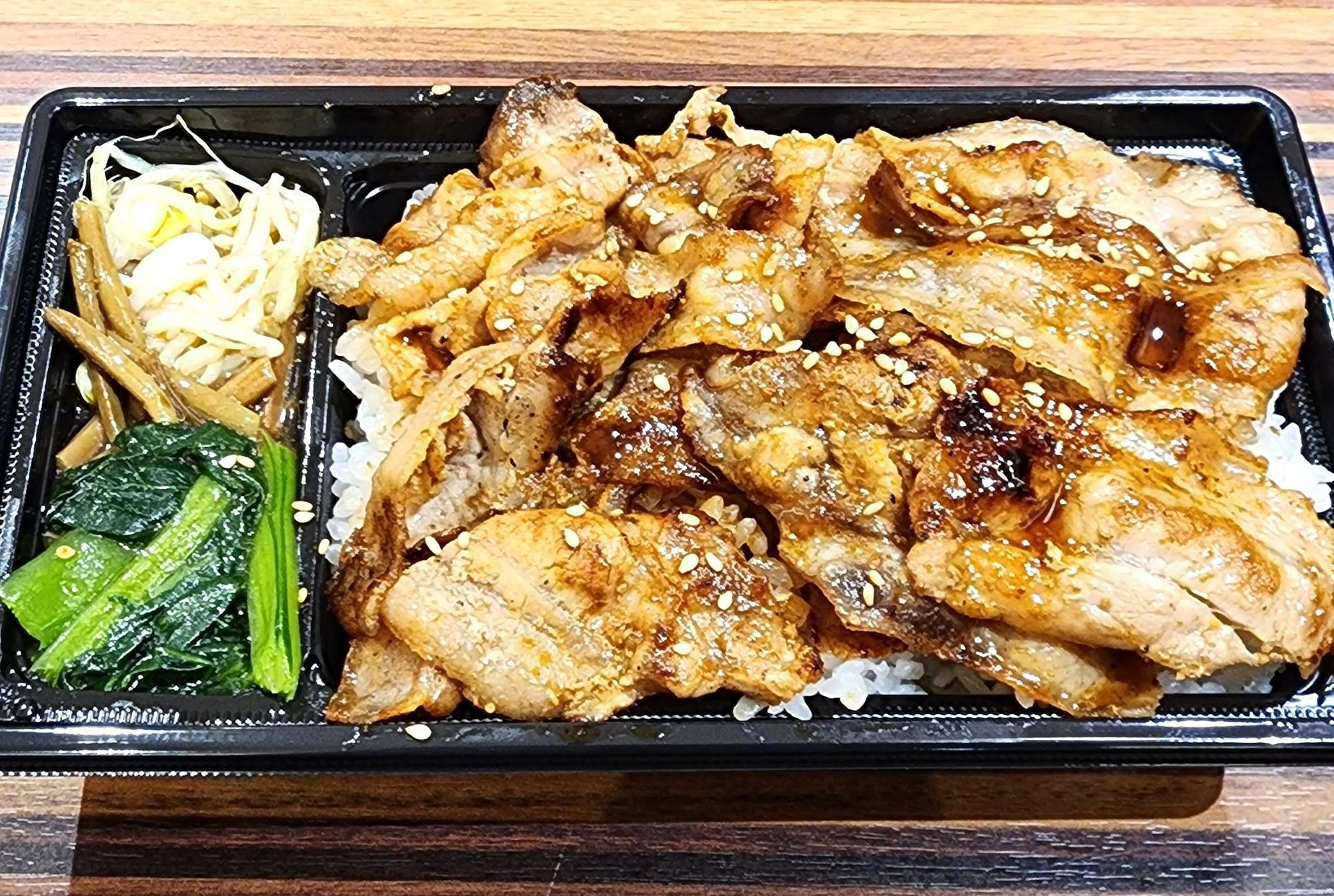 「牛角焼肉食堂」豚カルビ丼（テイクアウト）。