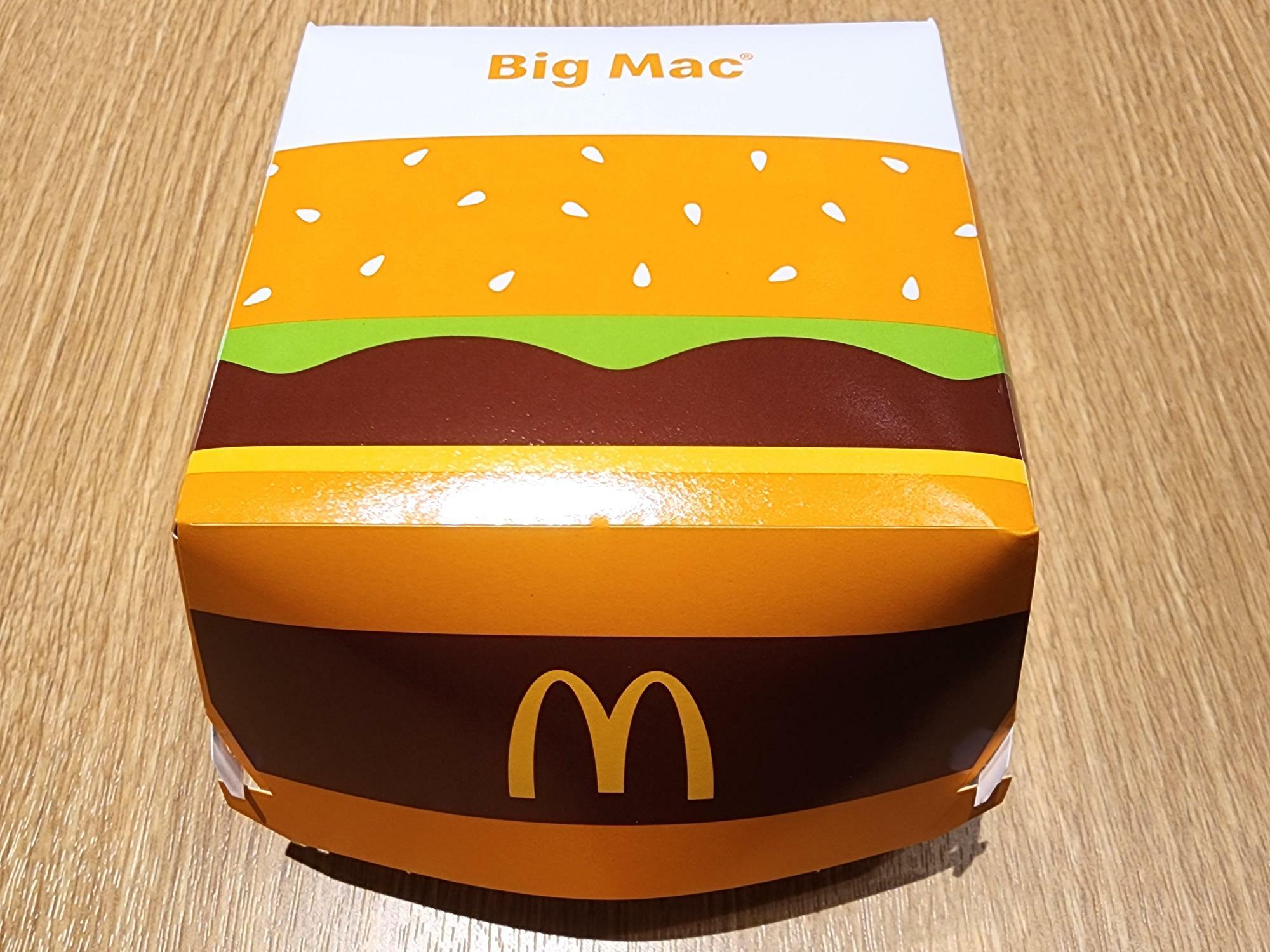 「マクドナルド イオンモール徳島店」で購入したビックマック（箱）。