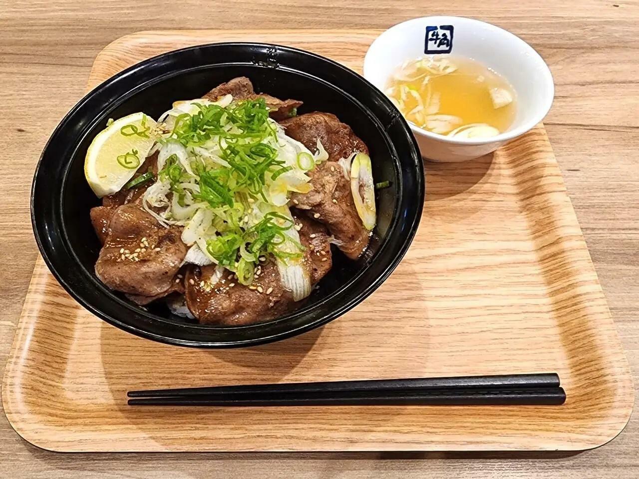 「牛角焼肉食堂 イオンモール徳島店」「ねぎ塩豚タン丼（スープ付き）」。